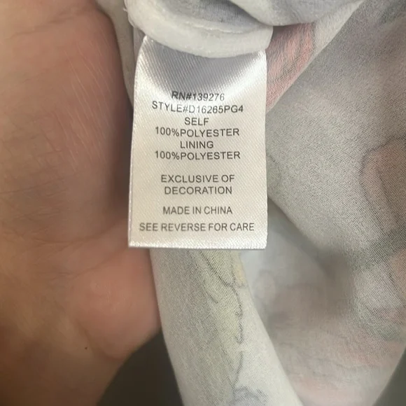 🪩5/$20 Floral Blouse - Picture 3 of 3